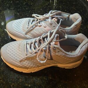 Women’s walking sneakers